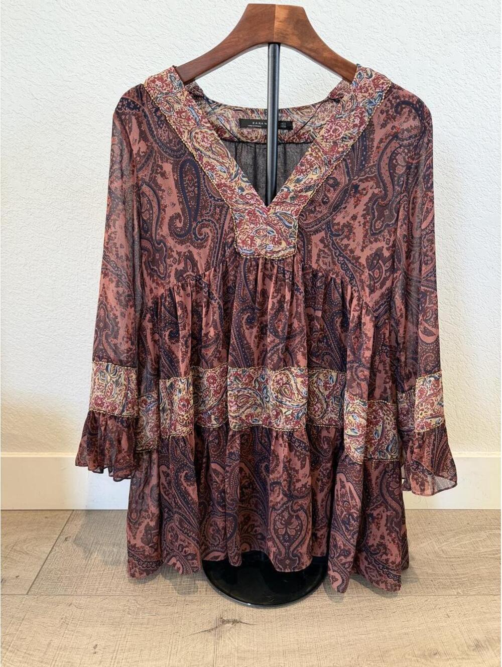 Zara Woman Paisley Print Blouse with V-Neckline and Long Sleeves